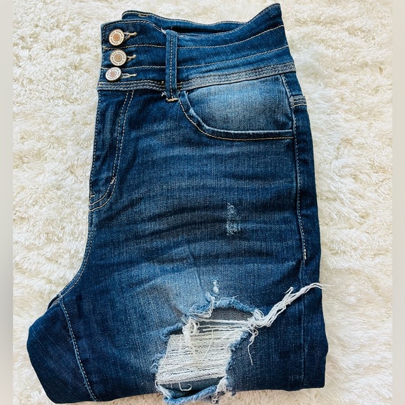 KanCan High Rise - Picture 2 of 4